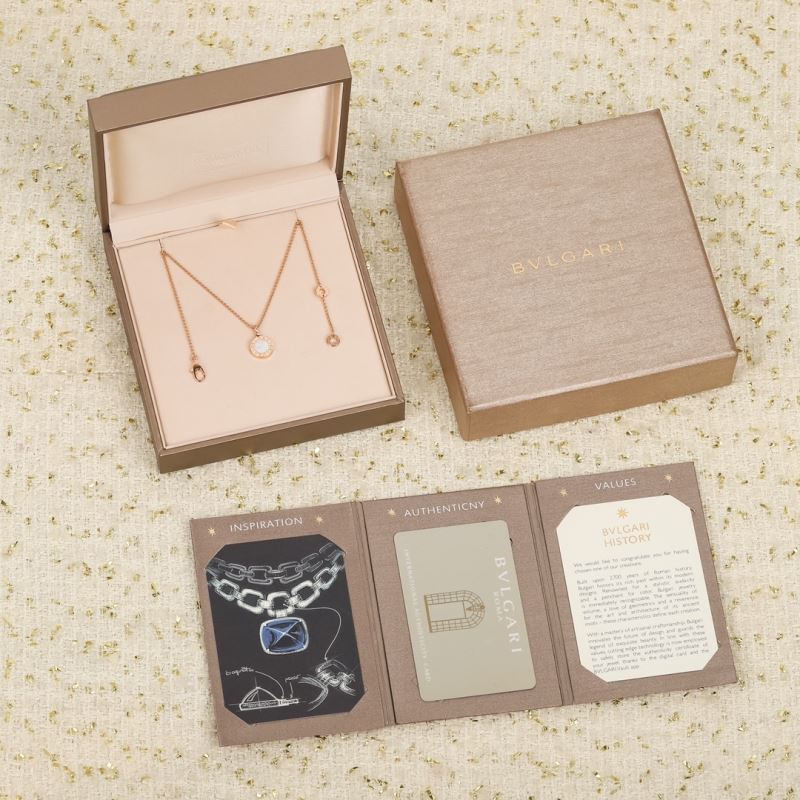 Bo*te*ga venenta necklaces
